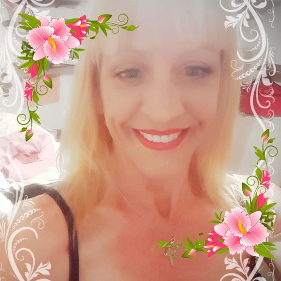 Meet your Posher, Kimberly - Picture 1 of 1